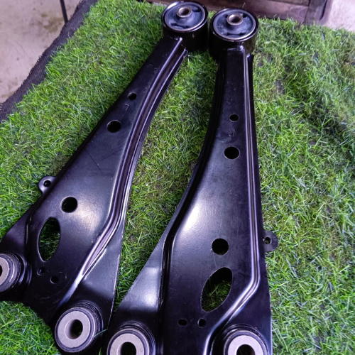 Bandeja tracero de toyota rav 4 lado izquierdo año 2006- 2018